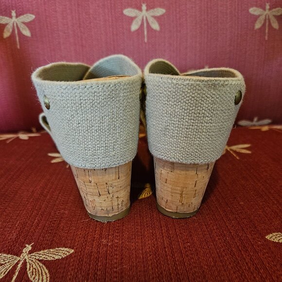 Lucky Brand Wedge Sandals, Tan with Gold studs, size 7.5M/37.5 - Picture 6 of 7